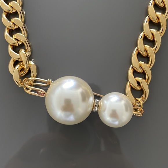 very beautiful new necklace - Picture 2 of 3